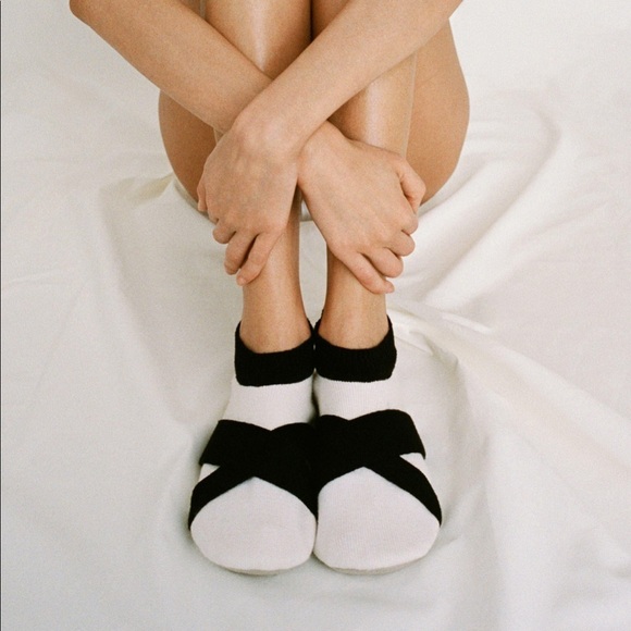 ZARA Contrast Knit Slippers - Picture 2 of 5